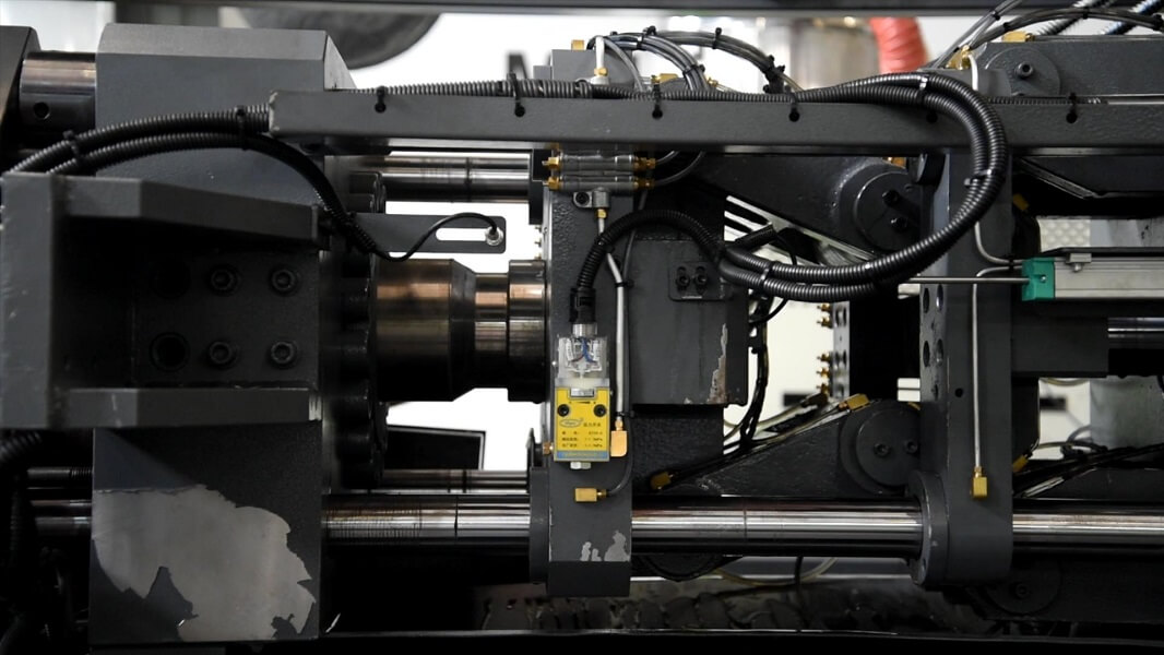 A detailed pic of Injection machine.jpg